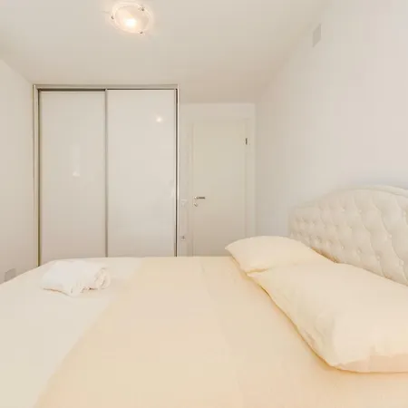 Rose Apartment *